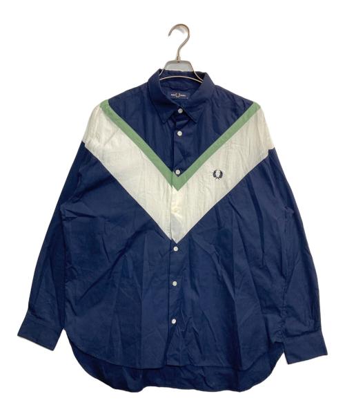 FRED PERRY（フレッドペリー）FRED PERRY (フレッドペリー) Vラインナイロンドッキングシャツ ネイビー×グリーン サイズ:Mの古着・服飾アイテム