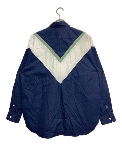 FRED PERRY（フレッドペリー）FRED PERRY (フレッドペリー) Vラインナイロンドッキングシャツ ネイビー×グリーン サイズ:Mの古着・服飾アイテム