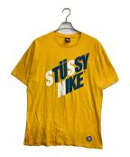 stussy×NIKEステューシー×ナイキ）の古着「ダブルロゴプリントTシャツ」｜イエロー