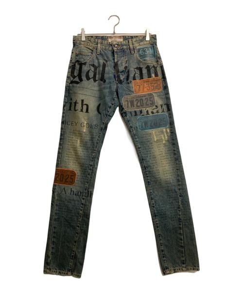 GALLIANO（ガリアーノ）GALLIANO (ガリアーノ) ニュースペーパーナンバーパッチデニムパンツ インディゴ サイズ:30　44の古着・服飾アイテム