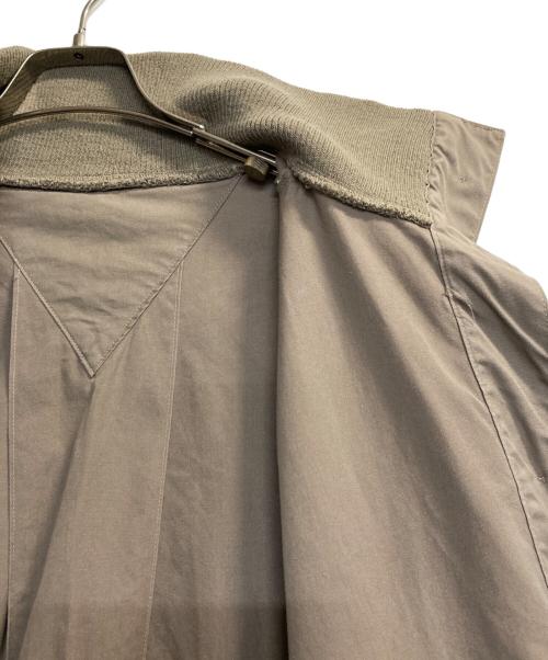 ISSEY MIYAKE（イッセイミヤケ）ISSEY MIYAKE (イッセイミヤケ) コート ベージュ サイズ:Ｍ－Ｌの古着・服飾アイテム