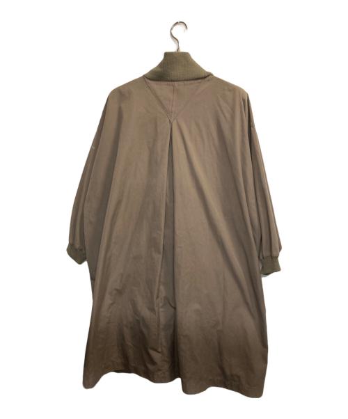 ISSEY MIYAKE（イッセイミヤケ）ISSEY MIYAKE (イッセイミヤケ) コート ベージュ サイズ:Ｍ－Ｌの古着・服飾アイテム