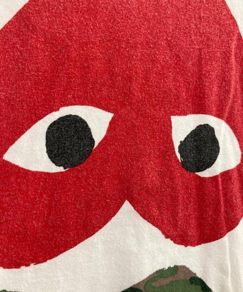 PLAY COMME des GARCONS（プレイコムデギャルソン）PLAY COMME des GARCONS (プレイコムデギャルソン) プリントTシャツ ホワイト サイズ:Mの古着・服飾アイテム