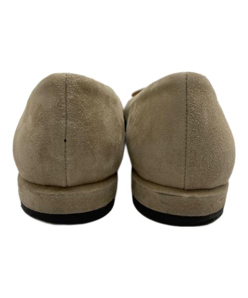 FABIO RUSCONI（ファビオルスコーニ）FABIO RUSCONI (ファビオルスコーニ) メタルプレート付スウェードパンプス ベージュ サイズ:36の古着・服飾アイテム