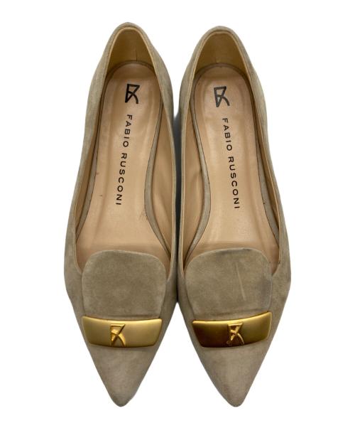 FABIO RUSCONI（ファビオルスコーニ）FABIO RUSCONI (ファビオルスコーニ) メタルプレート付スウェードパンプス ベージュ サイズ:36の古着・服飾アイテム