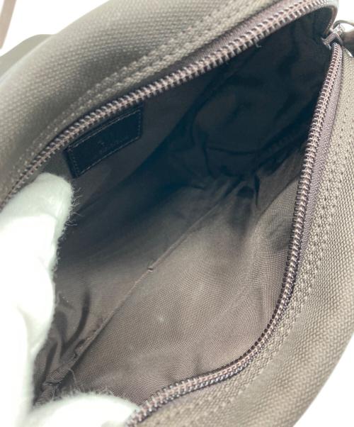 ISSEY MIYAKE（イッセイミヤケ）ISSEY MIYAKE (イッセイミヤケ) ショルダーバッグ ブラウンの古着・服飾アイテム