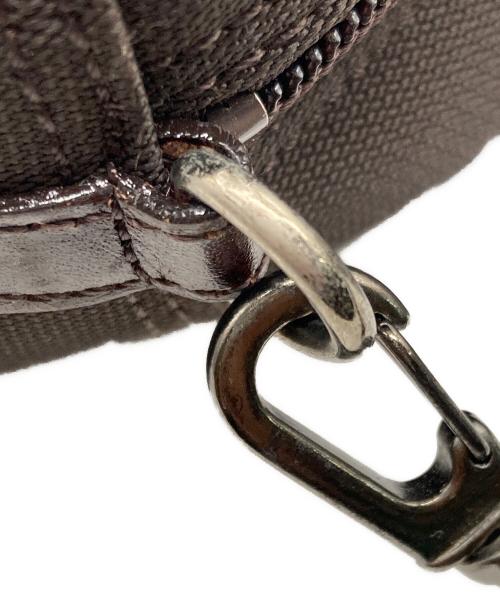 ISSEY MIYAKE（イッセイミヤケ）ISSEY MIYAKE (イッセイミヤケ) ショルダーバッグ ブラウンの古着・服飾アイテム