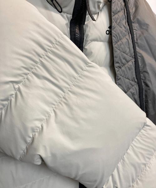 adidas（アディダス）adidas (アディダス) 2wayレイヤードコールド レディ ダウンジャケット グレー サイズ:XSの古着・服飾アイテム