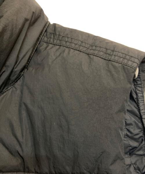 STONE ISLAND（ストーンアイランド）STONE ISLAND (ストーンアイランド) GARMENT DYED CRINKLE REPS RECYCLED NYLON DOWN/ナイロンダウンベスト ブラック サイズ:Lの古着・服飾アイテム