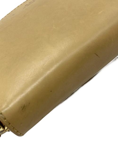 A.P.C.（アーペーセー）A.P.C. (アーペーセー) ハーフムーンコンパクトウォレット アイボリーの古着・服飾アイテム