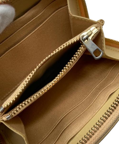 A.P.C.（アーペーセー）A.P.C. (アーペーセー) ハーフムーンコンパクトウォレット アイボリーの古着・服飾アイテム