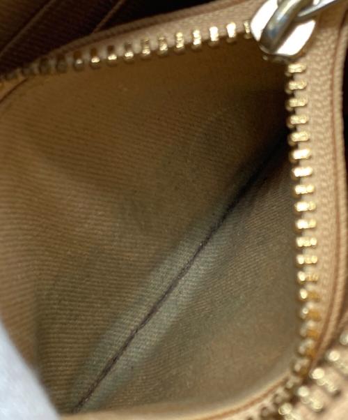 A.P.C.（アーペーセー）A.P.C. (アーペーセー) ハーフムーンコンパクトウォレット アイボリーの古着・服飾アイテム