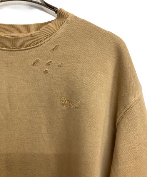 DIESEL（ディーゼル）DIESEL (ディーゼル) S-NEW-GINN-BRU / ワンポイント刺繍ダメージクルーネックスウェット カーキ サイズ:Ｌの古着・服飾アイテム