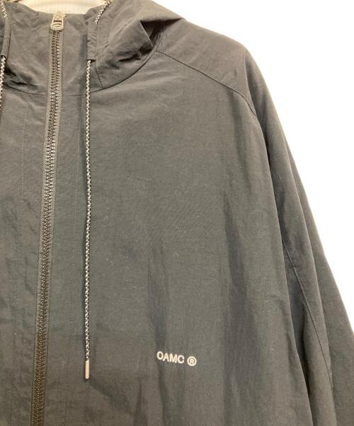OAMC（オーエーエムシー）OAMC (オーエーエムシー) ナイロンコート ブラック サイズ:Ｍの古着・服飾アイテム