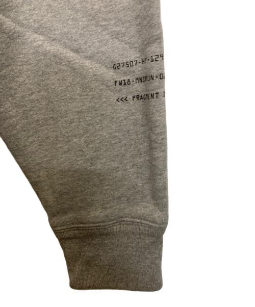 MONCLER（モンクレール）MONCLER (モンクレール) FRAGMENT DESIGN (フラグメントデザイン) クルーネックスウェット グレー サイズ:Ｌの古着・服飾アイテム