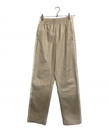 adidas（アディダス）の古着「フェイクレザーアディカラースリーストライプスファイヤーバードトラックスーツパンツ」｜ベージュ