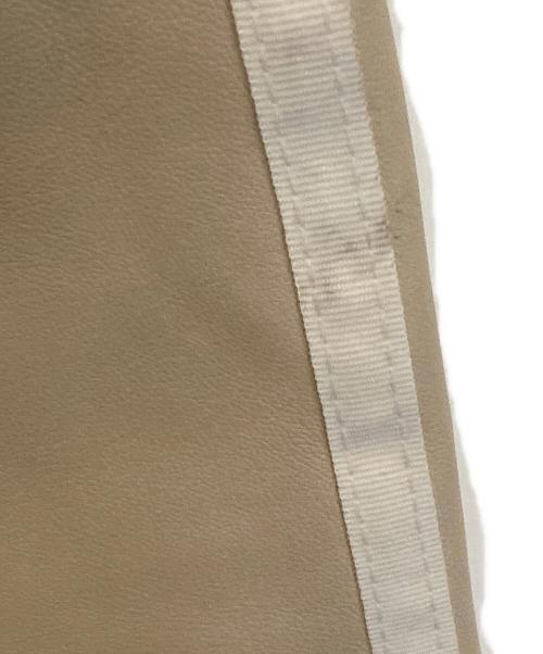 adidas（アディダス）adidas (アディダス) フェイクレザーアディカラースリーストライプスファイヤーバードトラックスーツパンツ ベージュ サイズ:Ｓの古着・服飾アイテム