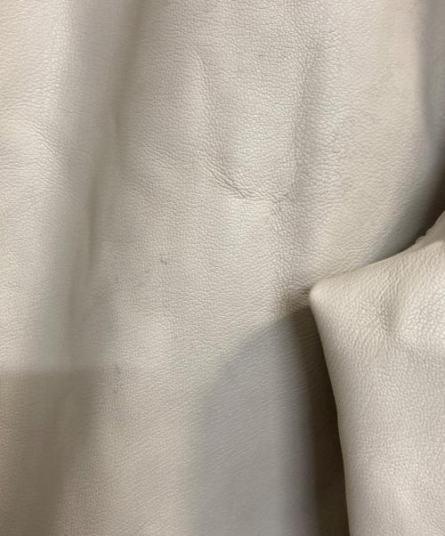 adidas（アディダス）adidas (アディダス) フェイクレザーアディカラースリーストライプスファイヤーバードトラックスーツパンツ ベージュ サイズ:Ｓの古着・服飾アイテム