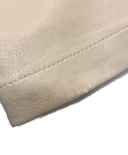 adidas（アディダス）adidas (アディダス) フェイクレザーアディカラースリーストライプスファイヤーバードトラックスーツパンツ ベージュ サイズ:Ｓの古着・服飾アイテム