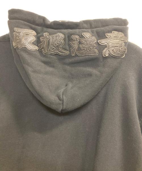 THE BLACK EYE PATCH（ブラックアイパッチ）THE BLACK EYE PATCH (ブラックアイパッチ) レザーロゴプルオーバーパーカー ブラック サイズ:ＸＬの古着・服飾アイテム