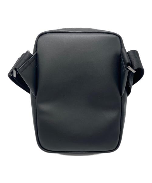 LACOSTE（ラコステ）LACOSTE (ラコステ) エンボスモノグラムショルダーバッグ ブラックの古着・服飾アイテム