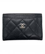 CHANELシャネル）の古着「キャビアスキンマトラッセカードケース」｜ブラック