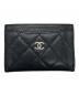 CHANEL（シャネル）の古着「キャビアスキンマトラッセカードケース」｜ブラック