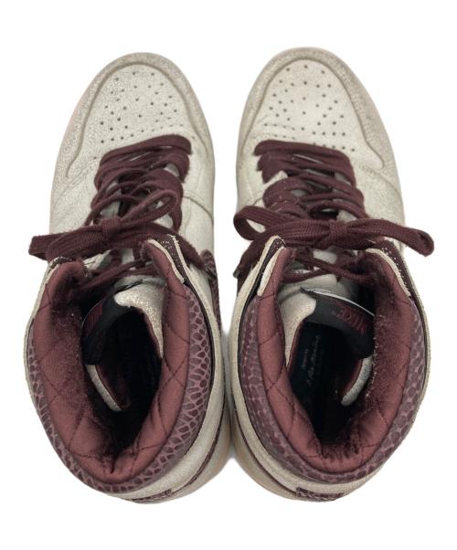 NIKE（ナイキ）NIKE (ナイキ) A Ma Maniere (ア・マ・マニエール) AIR JORDAN 1 RETRO HI OG / エアジョーダン ホワイト×ボルドー サイズ:US9.5の古着・服飾アイテム