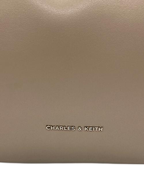 CHARLES & KEITH（チャールズアンドキース）CHARLES & KEITH (チャールズアンドキース) カーブホーボーバッグ ベージュの古着・服飾アイテム