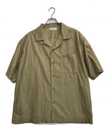 LACOSTE（ラコステ）の古着「コットンバックサテンオープンネックシャツ」｜カーキ