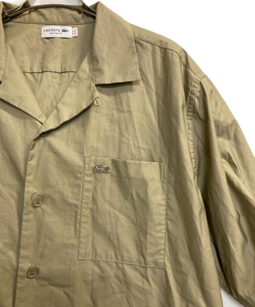 LACOSTE（ラコステ）LACOSTE (ラコステ) コットンバックサテンオープンネックシャツ カーキ サイズ:41の古着・服飾アイテム