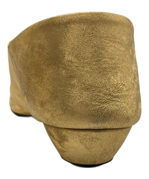 Mame Kurogouchi（マメクロゴウチ）mame kurogouchi (マメクロゴウチ) Curved Line Low Heel Metallic Babouche Shoes ゴールド サイズ:24.5の古着・服飾アイテム