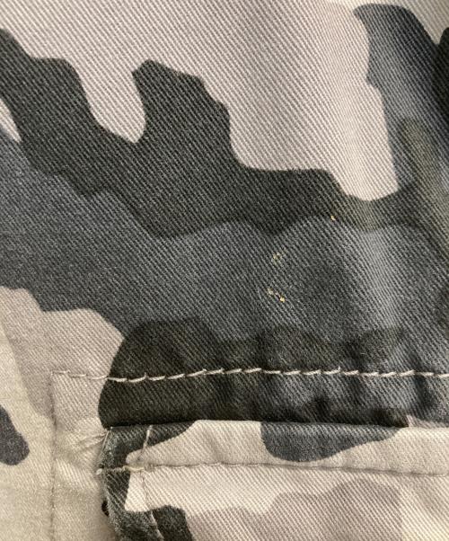 LEVI'S（リーバイス）LEVI'S (リーバイス) カモフラパンツ ブラック×グレー サイズ:W32の古着・服飾アイテム