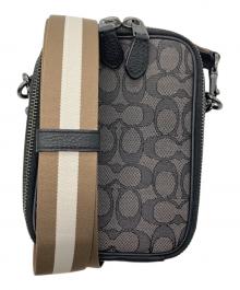 COACH（コーチ）の古着「シグネチャージャガードスタントン クロスボディバッグ」｜ブラック