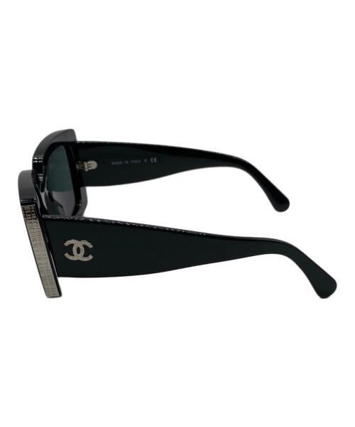 CHANEL（シャネル）CHANEL (シャネル) サイドツイードモチーフサングラス ブラック サイズ:53□22の古着・服飾アイテム