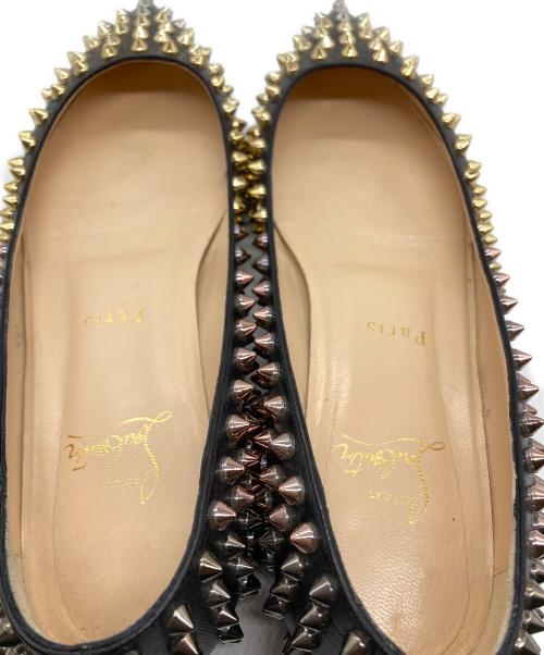 Christian Louboutin（クリスチャン・ルブタン）Christian Louboutin (クリスチャン・ルブタン) スタッズポインテッドトゥフラットパンプス ブラック サイズ:381/2の古着・服飾アイテム