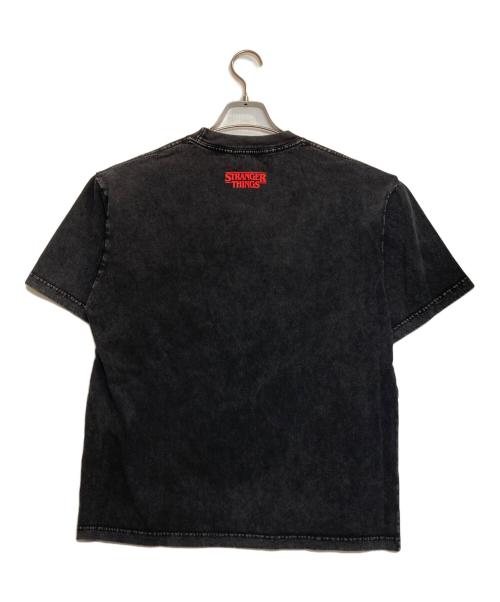 JUN（ジュン）JUN (ジュン) NETFLIX (ネットフリックス) ムービーTシャツ ブラック サイズ:Ｍの古着・服飾アイテム