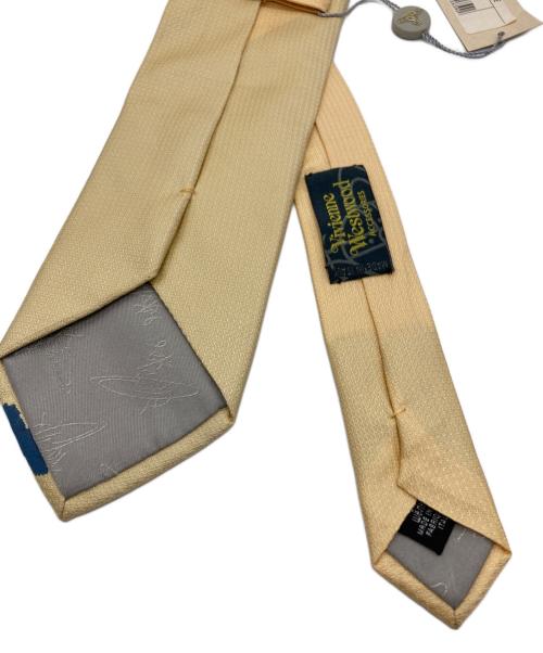 Vivienne Westwood（ヴィヴィアンウエストウッド）Vivienne Westwood (ヴィヴィアンウエストウッド) メッセージネクタイ イエロー サイズ:不明（実寸サイズをご確認下さい）の古着・服飾アイテム