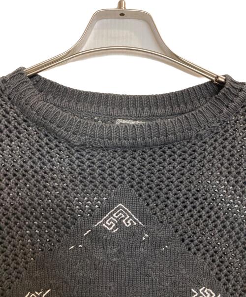 VERSACE（ヴェルサーチェ）VERSACE (ヴェルサーチェ) フロント刺繍ニット ブラック サイズ:不明（実寸サイズをご確認下さい）の古着・服飾アイテム