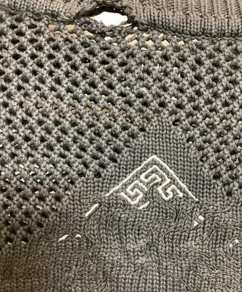 VERSACE（ヴェルサーチェ）VERSACE (ヴェルサーチェ) フロント刺繍ニット ブラック サイズ:不明（実寸サイズをご確認下さい）の古着・服飾アイテム