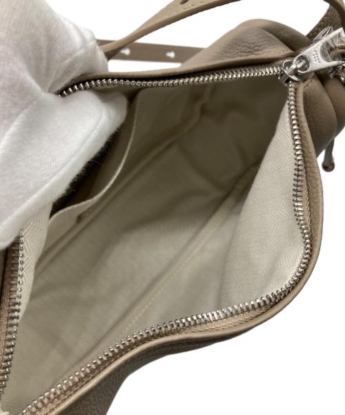 FUTURE CLASSICS（フューチャークラシック）FUTURE CLASSICS (フューチャークラシック) SMALL LOAF CROSSBODY ベージュ サイズ:31の古着・服飾アイテム