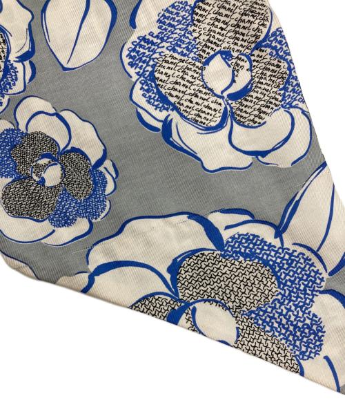 CHANEL（シャネル）CHANEL (シャネル) ロゴフラワープリントスカーフ グレーの古着・服飾アイテム