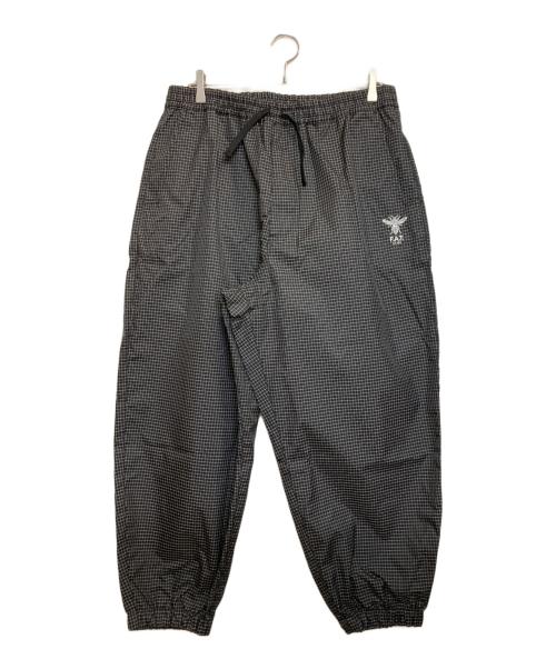 FAT（エフエーティー）FAT (エフエーティー) X-WINDY / SPECTRAファイバーXグリッドリップストップトラックパンツ ブラック×ホワイト サイズ:FATの古着・服飾アイテム