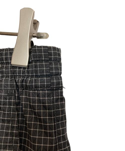 FAT（エフエーティー）FAT (エフエーティー) X-WINDY / SPECTRAファイバーXグリッドリップストップトラックパンツ ブラック×ホワイト サイズ:FATの古着・服飾アイテム