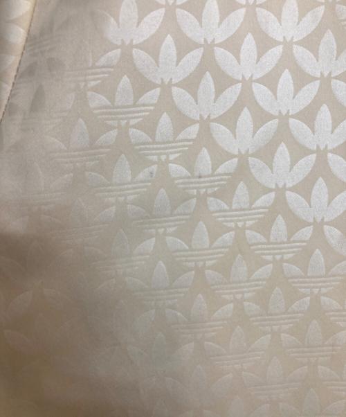 adidas（アディダス）adidas (アディダス) モノグラム サテン ファイヤーバード トラックジャケット ベージュ サイズ:3XLの古着・服飾アイテム