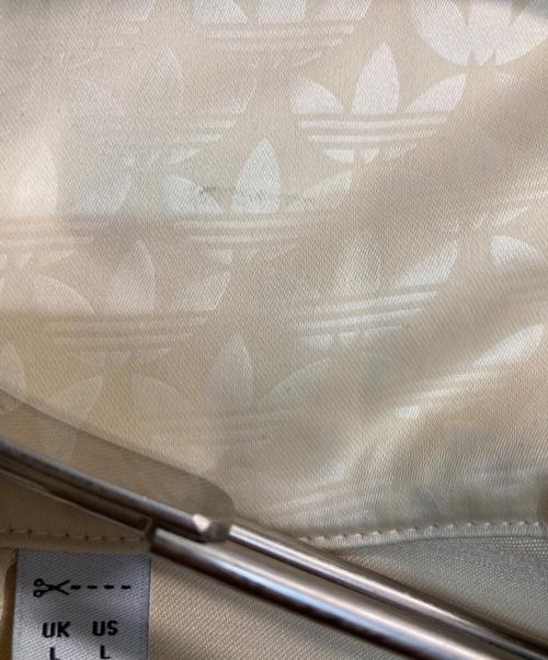 adidas（アディダス）adidas (アディダス) モノグラム サテン ファイヤーバード トラックジャケット ベージュ サイズ:3XLの古着・服飾アイテム