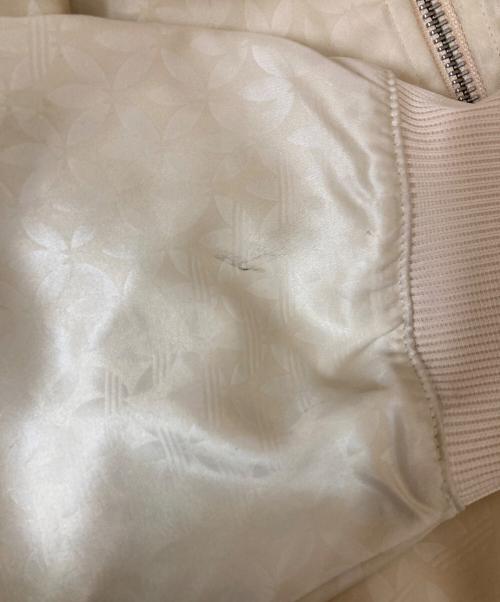 adidas（アディダス）adidas (アディダス) モノグラム サテン ファイヤーバード トラックジャケット ベージュ サイズ:3XLの古着・服飾アイテム