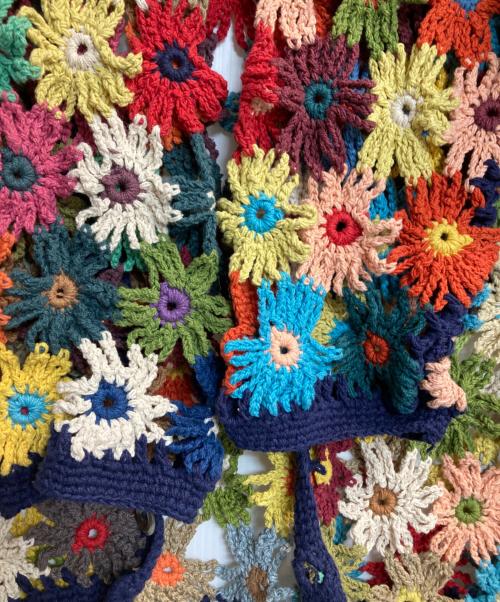 Niche.MacMahon Knitting Mills（ニッチ マクマホンニッティングミル）Niche.MacMahon Knitting Mills (ニッチ マクマホンニッティングミル) フラワークロシェカーディガン マルチカラー サイズ:-の古着・服飾アイテム