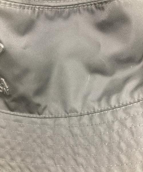 PRADA（プラダ）PRADA (プラダ) RE-NYLON トライアングルプレートバケットハット ブラック サイズ:XLの古着・服飾アイテム