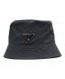 PRADA (プラダ) RE-NYLON トライアングルプレートバケットハット ブラック サイズ:XL：30000円
